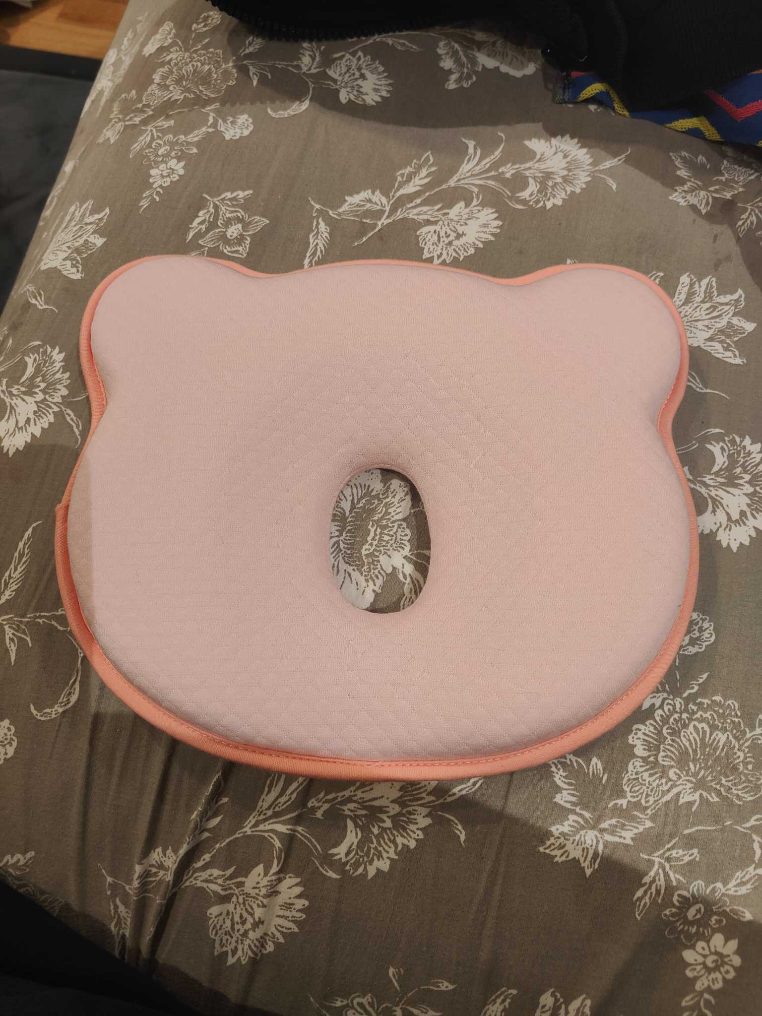 Exactly what I need to prevent flat head syndrome. Good support and great air permeability. My little one has no discomfort at all.